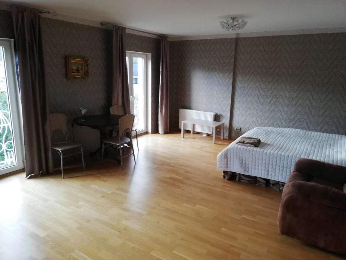 Oti Guesthouse ทาลลินน์ ภายนอก รูปภาพ